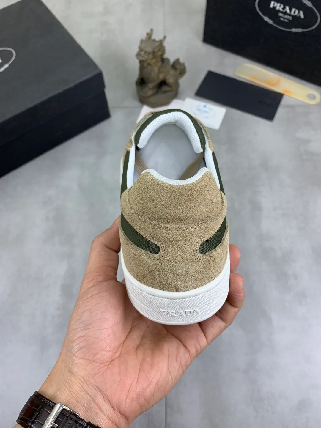 Men's Men's Shoes💰P440💰[New Style] The latest classic model of high-quality PRADA breathable and comfortable men's shoes has been launched on the official website in 1:1 reproduction, synchronized in Hong Kong counters and on the same catwalk; all made of calfskin with breathable mesh fabric ➕Imported soft and comfortable sheep Leather lining, 🍡🍡original 1:1 rubber outsole, non-slip and wear-resistant; comfortable to wear, attractive style, fine workmanship, and simple and neat shoe last, showing a man's courage and toughness, 👍size 38 to 44; 5️⃣colors🉑️ to choose from